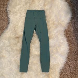 Lululemon wonder under HR 7/8